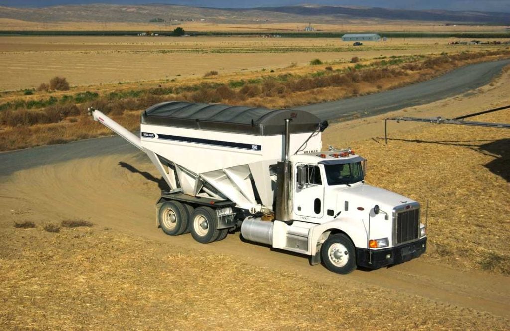 AGCO Willmar 1600 rear discharge tender