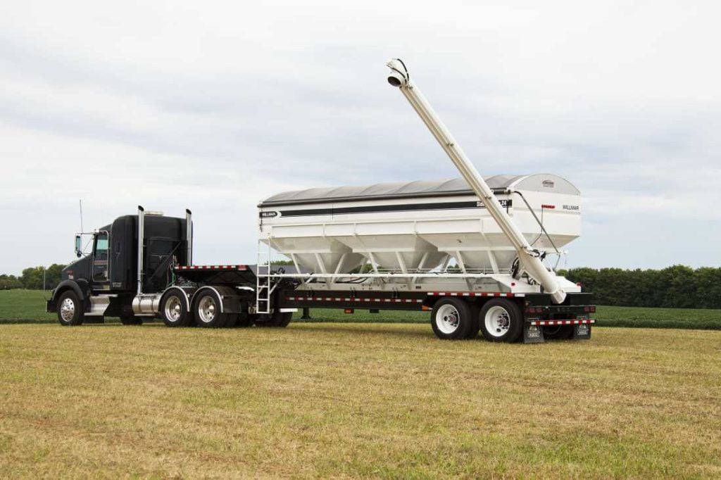 AGCO Willmar 24-Ton Side Shooting Tender
