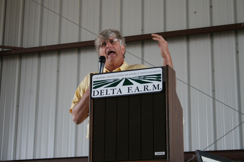 Pete Hunter, Stovall Farms, a Delta F.A.R.M. grower during a 2012 CTIC tour stop.