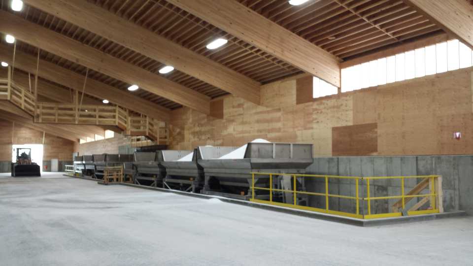 Minn-Kota uses a multi-bin fertilizer blending system.
