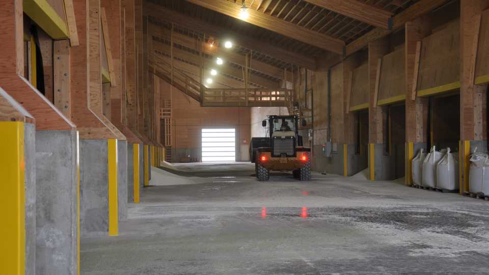 Wilbur-Ellis Miller SD Alleyway with Loader