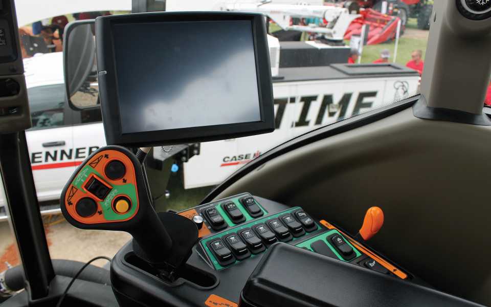 Patriot 2250 Cab Controls