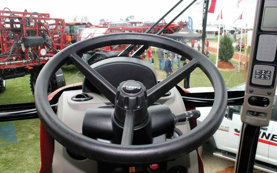 Patriot 2250 Cab view