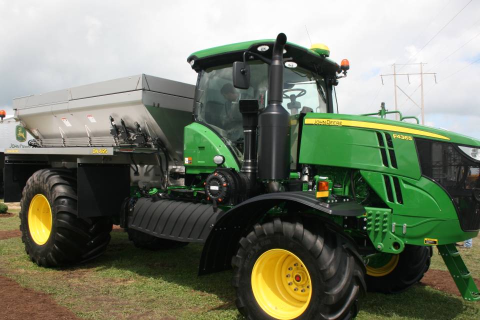 John Deere | F465 High Capacity Nutrient Applicator