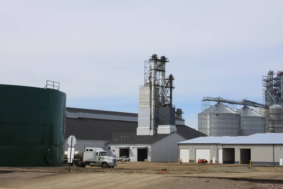 The-new-plant-at-United-Farmers-Cooeprative-in-Brownton-MN-is-an-integrated-site-with-dry-fertilizer-liquid-fertilizer-and-grain-storage.