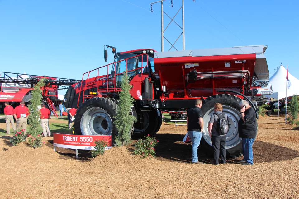 Case-IH-Trident-5550