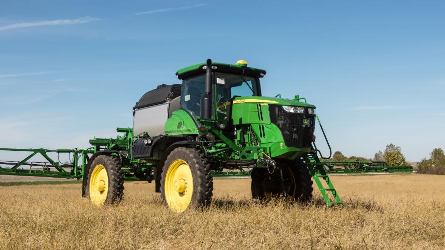 John Deere Adds R4044 Sprayer to Self-Propelled Applicator Line