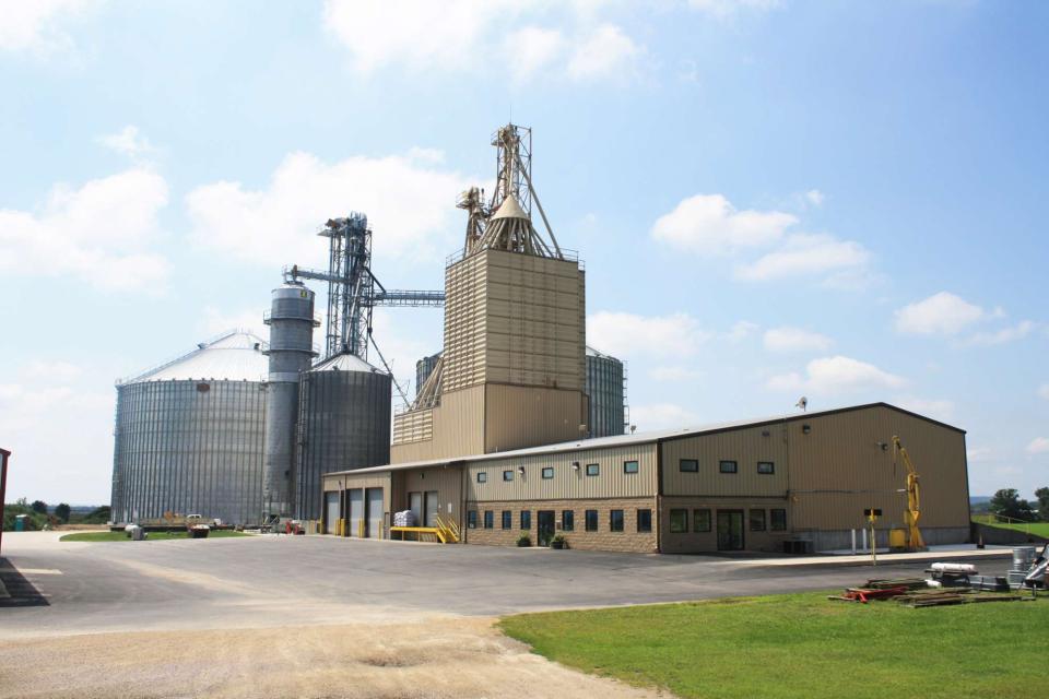 CropLife 100 Ag Retailers: Not Only Surviving in 2019, But Thriving