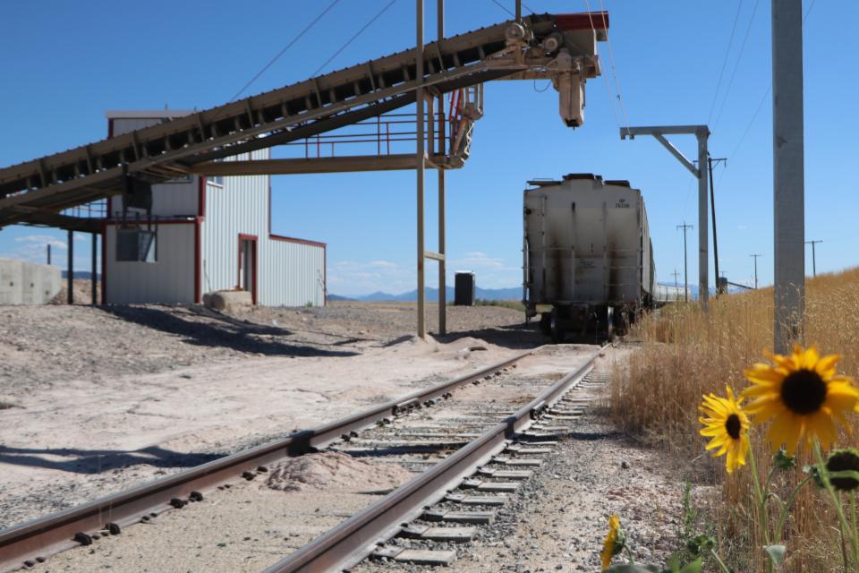 Azomite rail