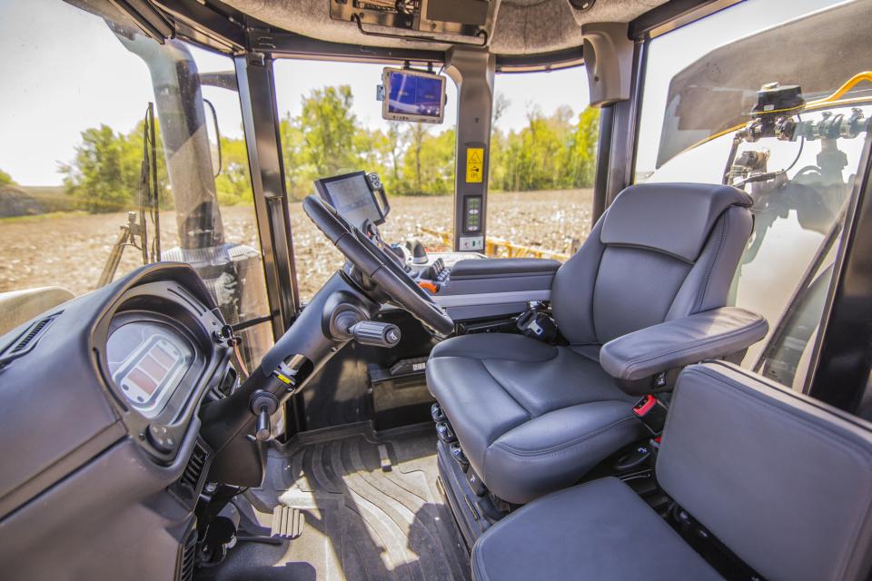 RoGator-1300C-Liquid-Cab-IMG-1608