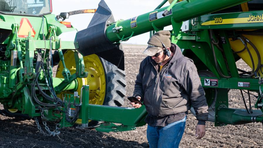 FarmLogs Now Connected to John Deere Operations Center