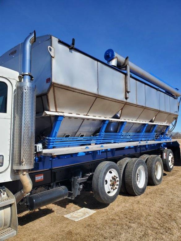 Truck-mounted top augur with a 50-degree slope. Photo: Simonson