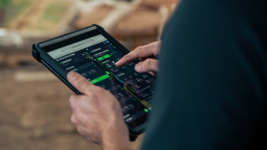 Lindsay Upgrades FieldNET Advisor to Improve Irrigation Management