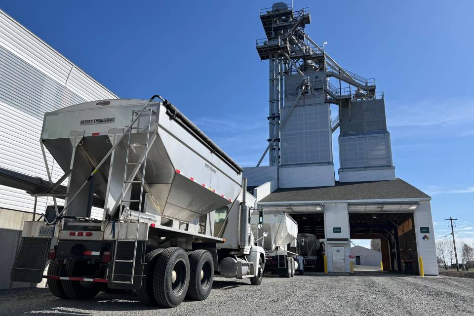 Transportation Policy Change Supports Timely Fertilizer Deliveries to Farmers